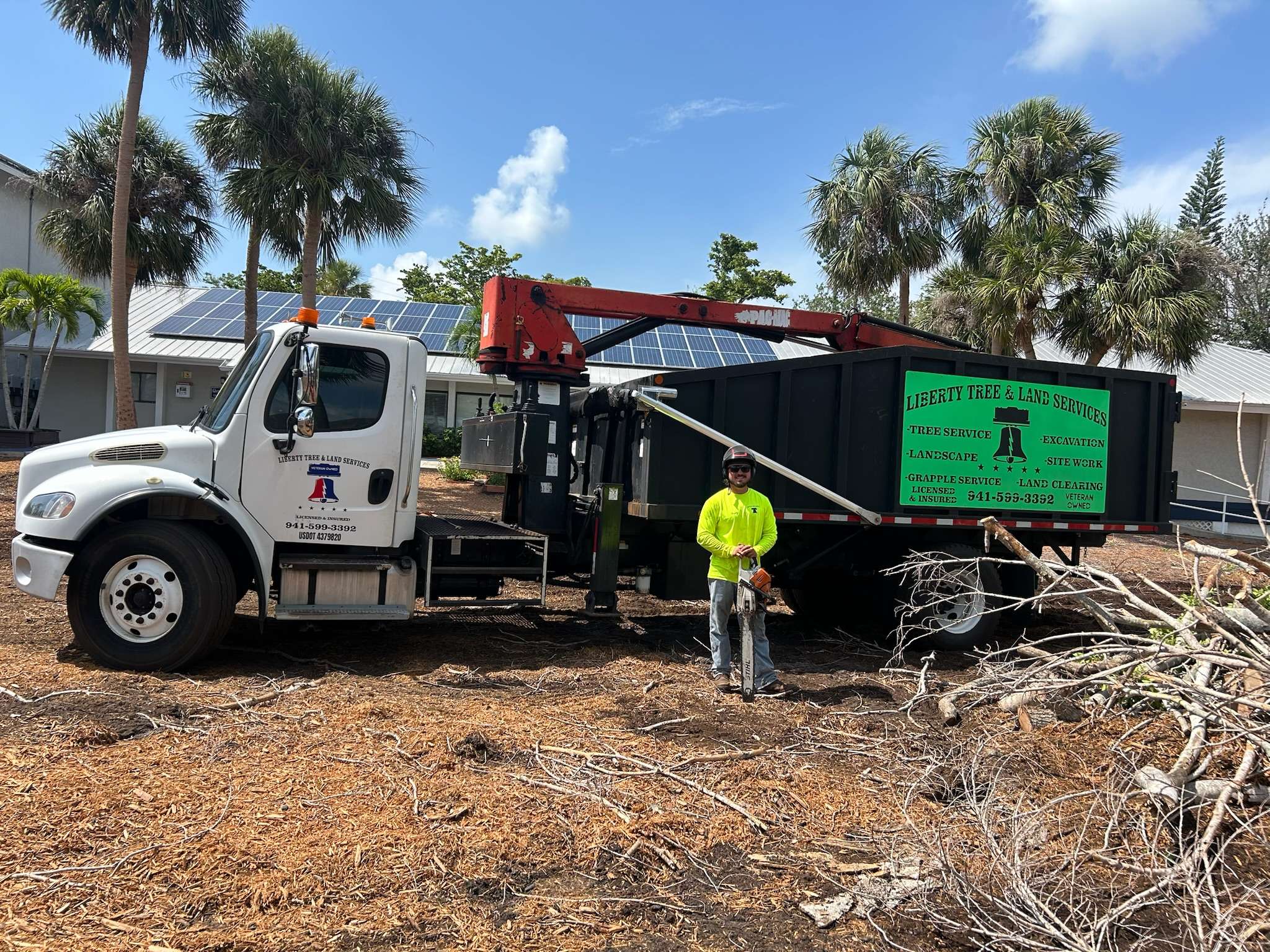 Grapple truck